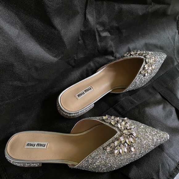 Dazzling Cinderella slippers. Miu Miu is the brand than never disappoints - Picture 3 of 10